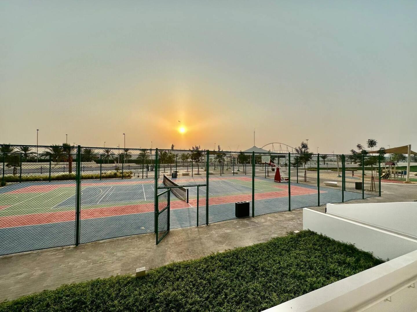 Yas Sea Views 1bhk Ferrari World & F1 Gym Апартаменти Абу-Дабі